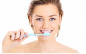 刷牙小常识 刷牙方法与牙刷的选择